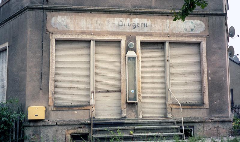 Hermsdorf, Dresdner Str., 24.9.1995.jpg - ... Drogerie ...